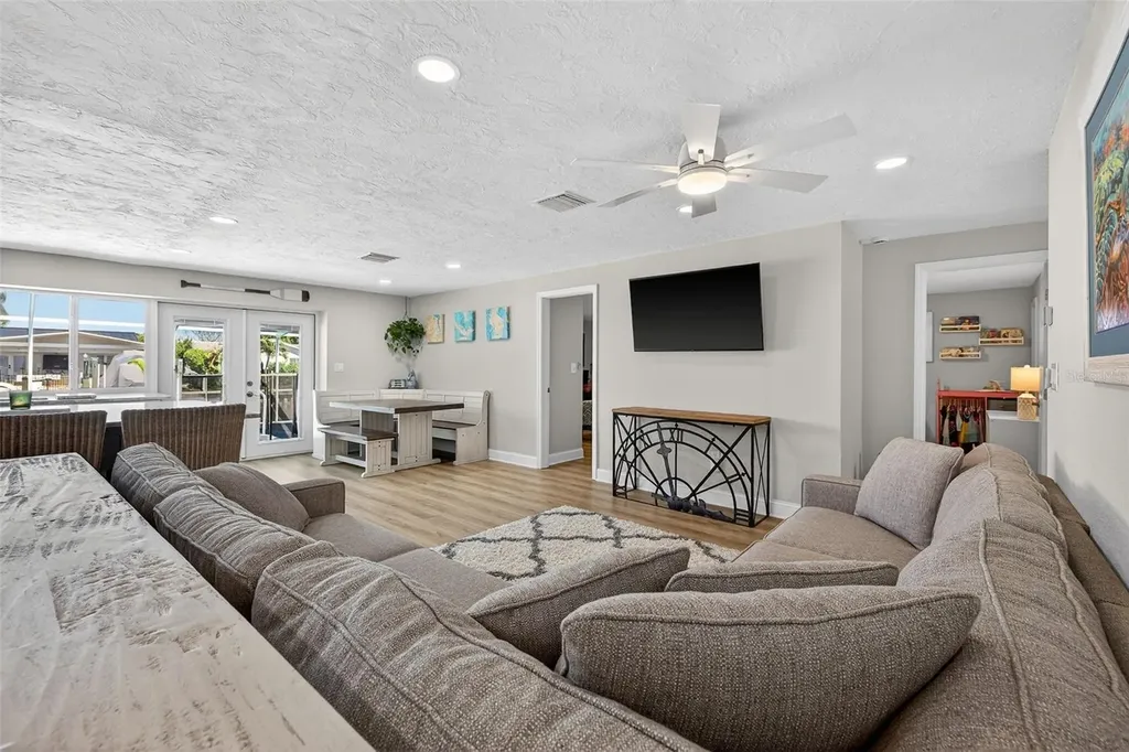 1435 48th Avenue NE St Petersburg FL 33703