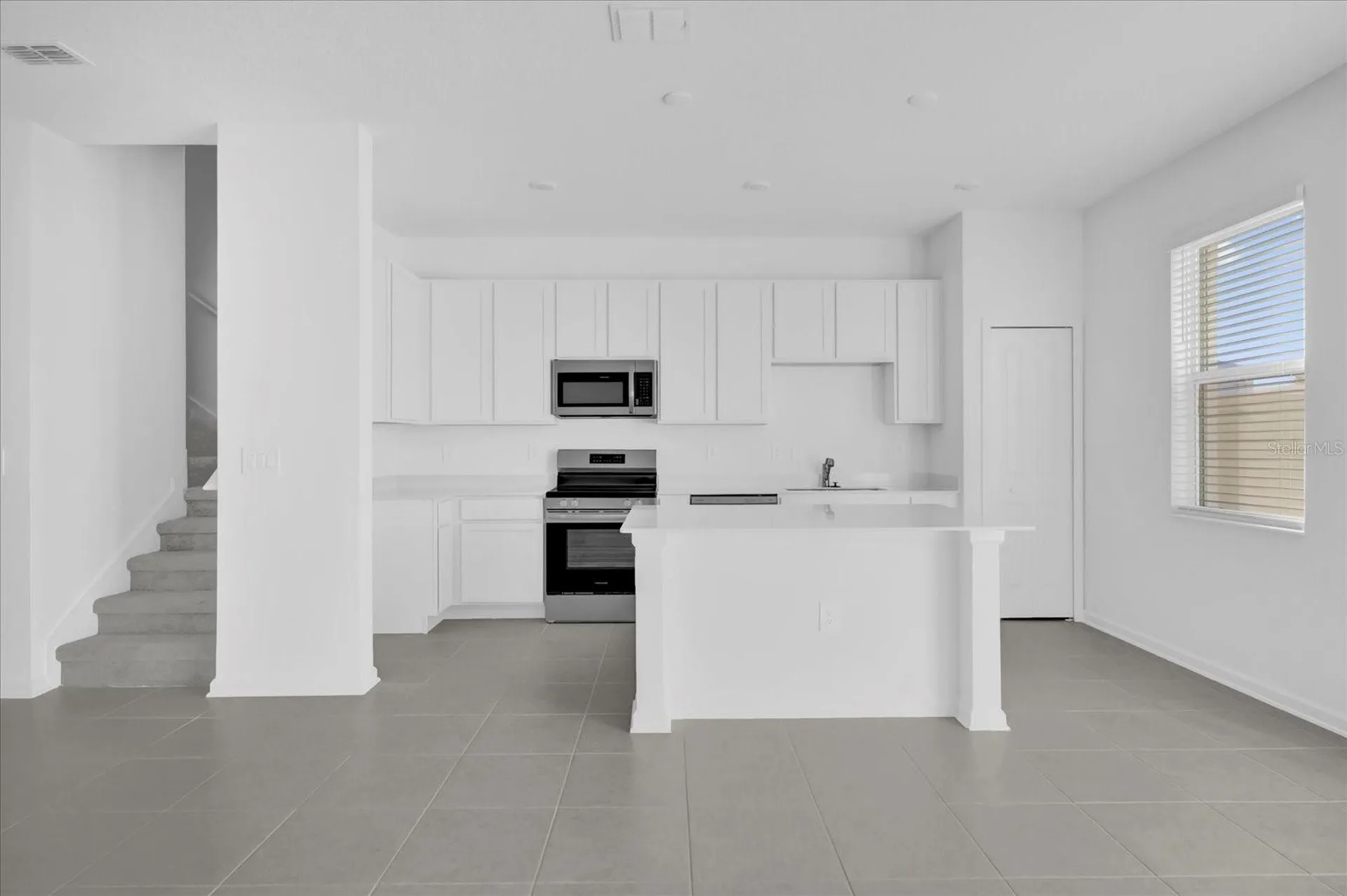 2602 Skyline Loop Kissimmee FL 34758