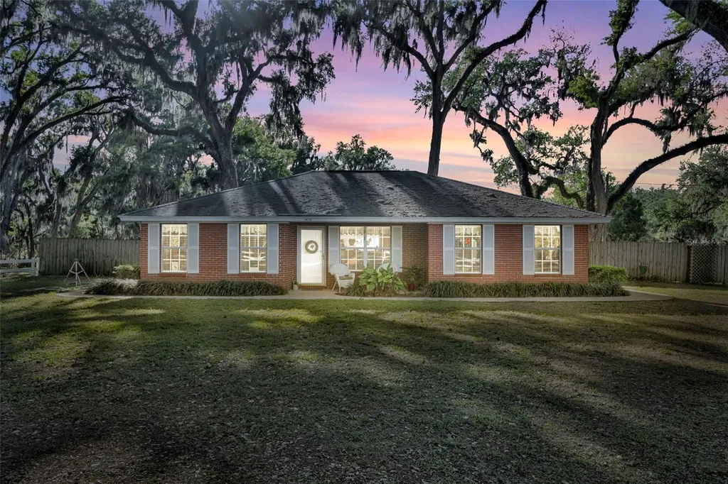 26721 Bloomfield Avenue Yalaha FL 34797