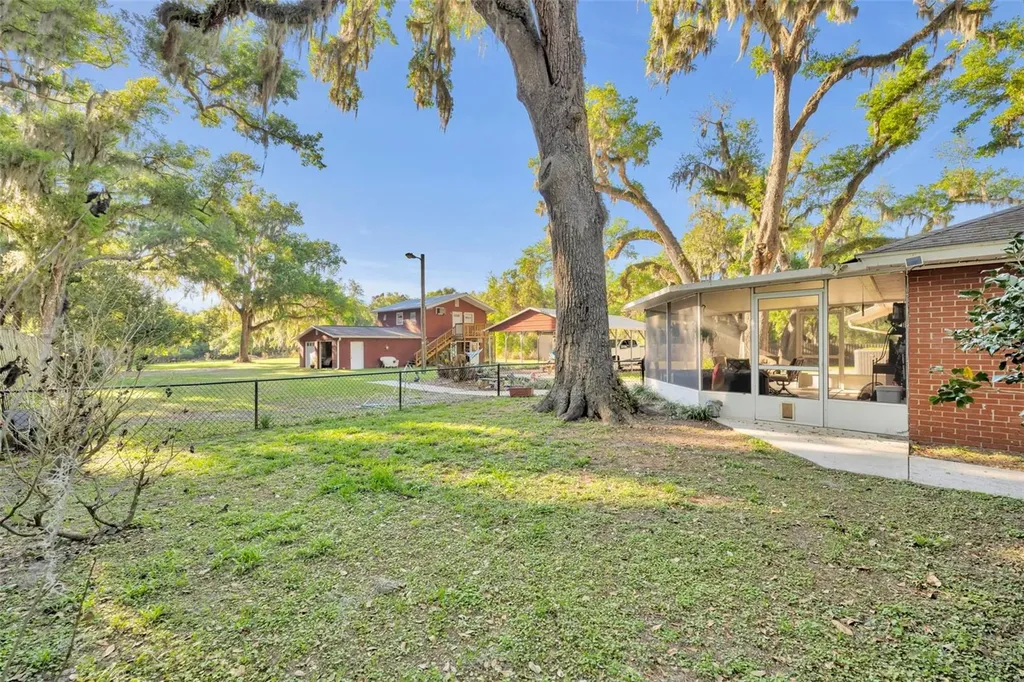 26721 Bloomfield Avenue Yalaha FL 34797