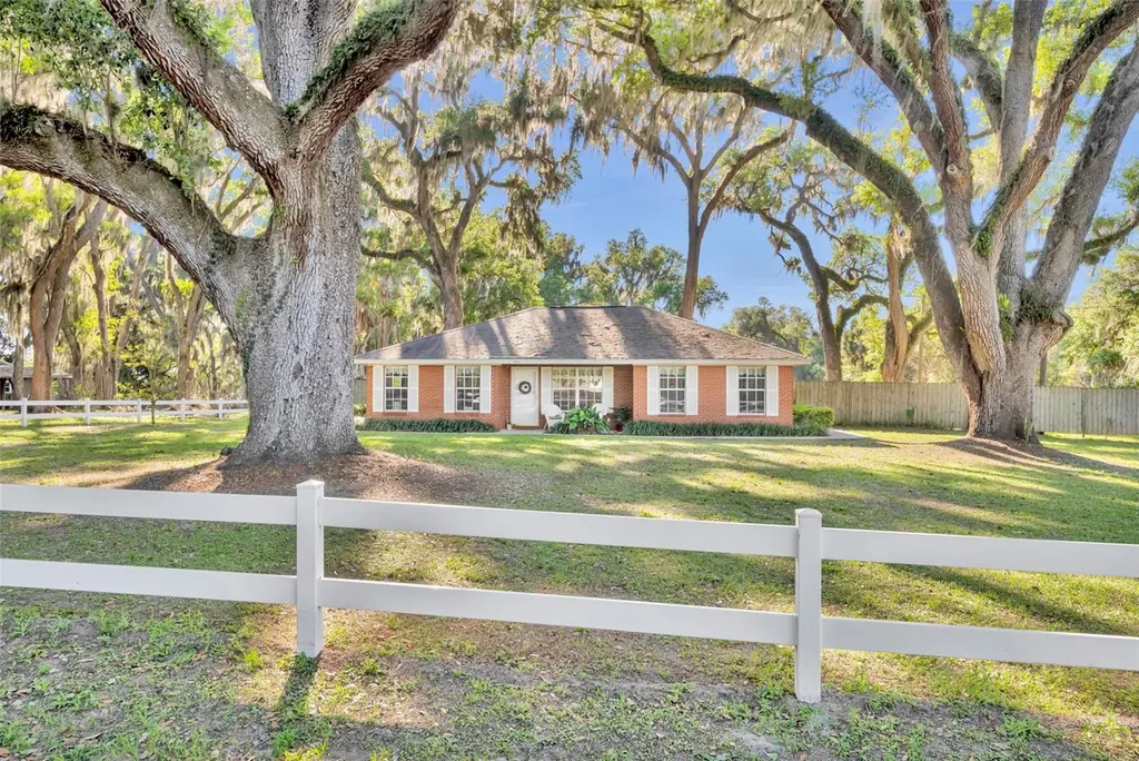 26721 Bloomfield Avenue Yalaha FL 34797