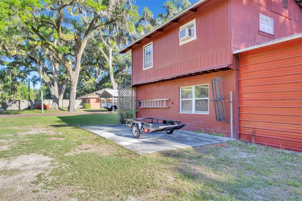 26721 Bloomfield Avenue Yalaha FL 34797
