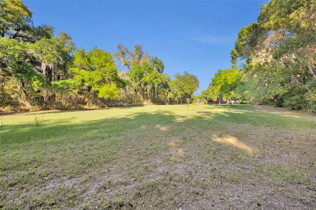 26721 Bloomfield Avenue Yalaha FL 34797