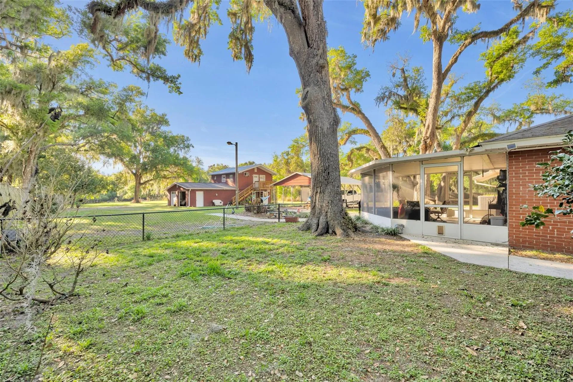 26721 Bloomfield Avenue Yalaha FL 34797