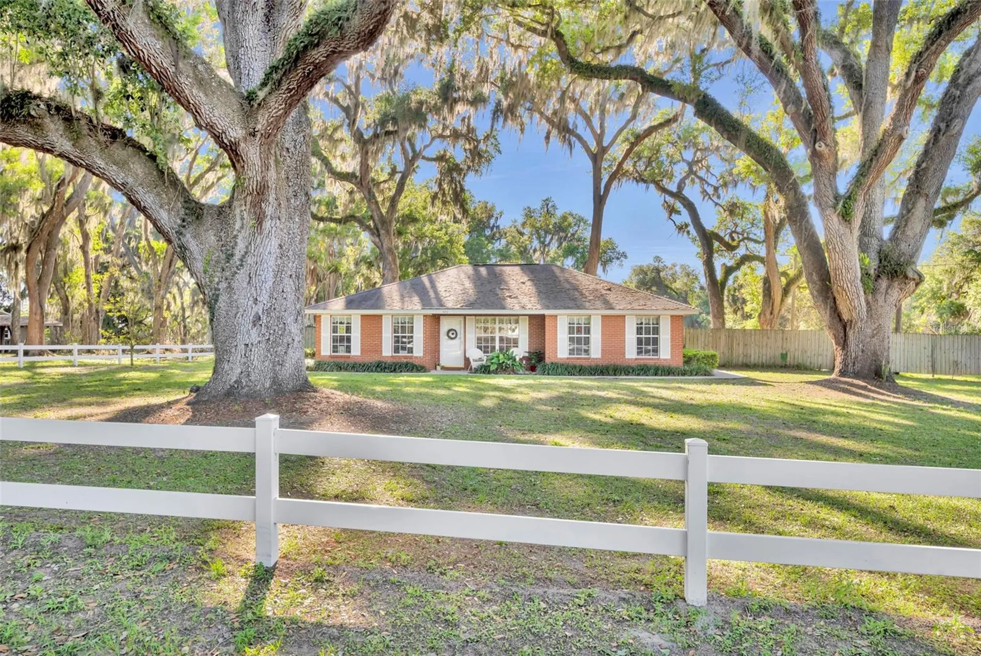 26721 Bloomfield Avenue Yalaha FL 34797
