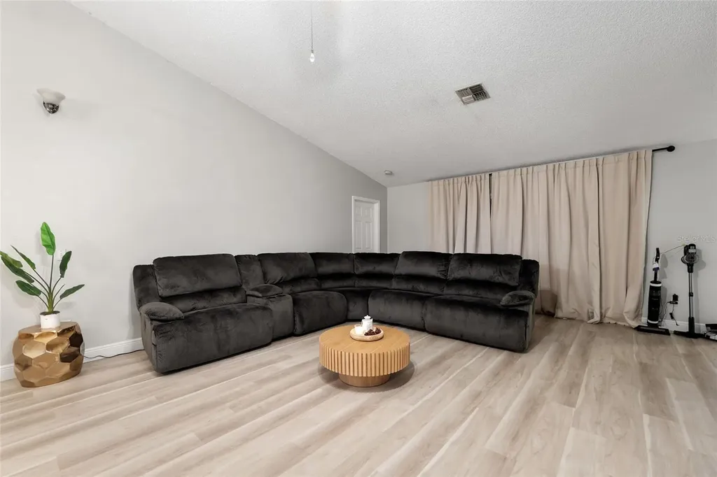 306 Oak Track Radial Ocala FL 34472