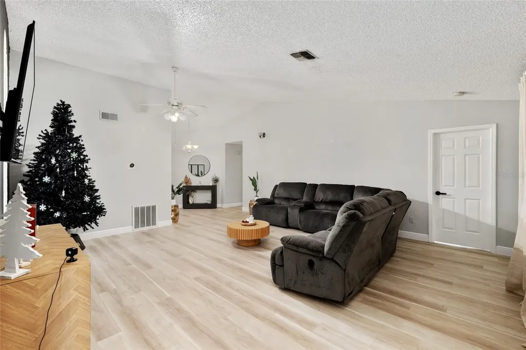 306 Oak Track Radial Ocala FL 34472