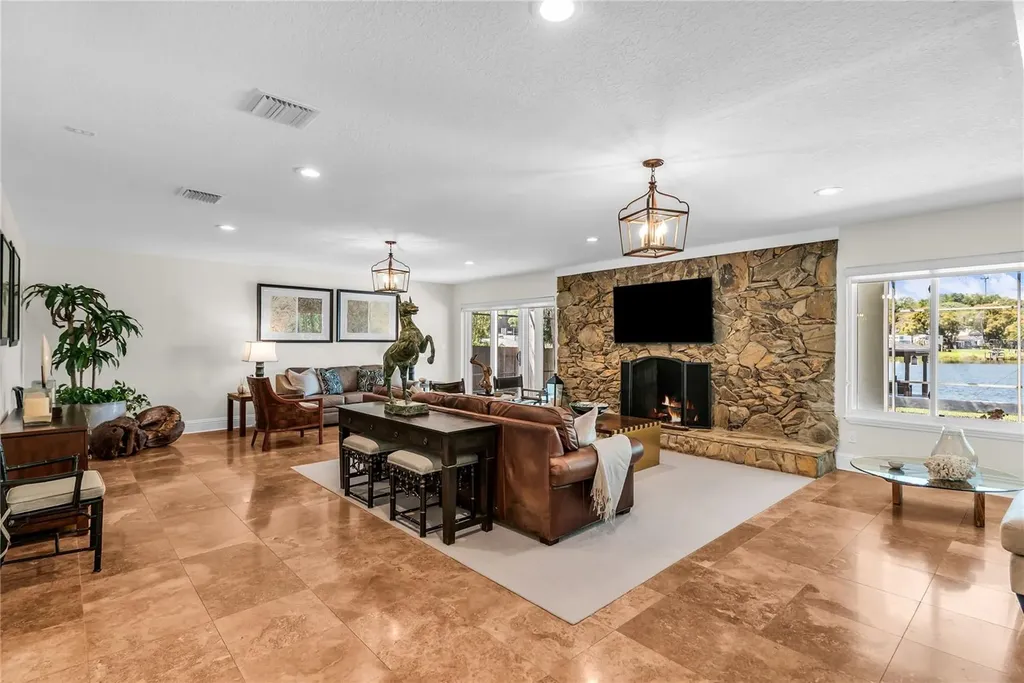 112 Laken Lane Orlando FL 32804