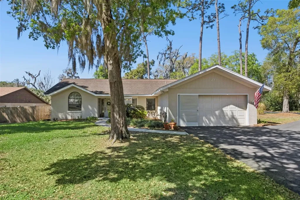 504 County Road 468 Fruitland Park FL 34731