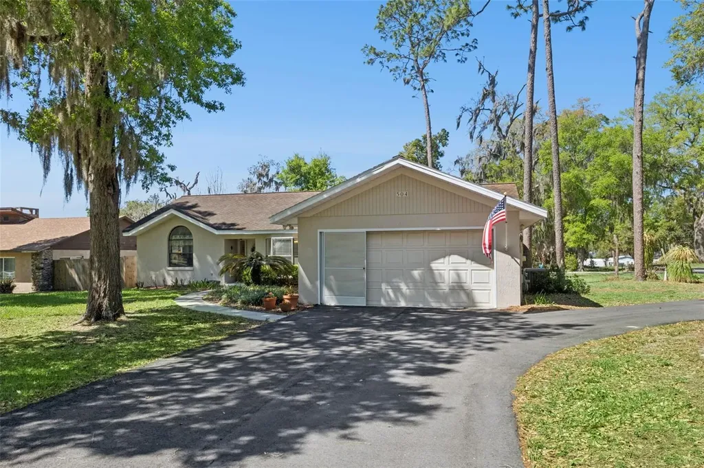 504 County Road 468 Fruitland Park FL 34731