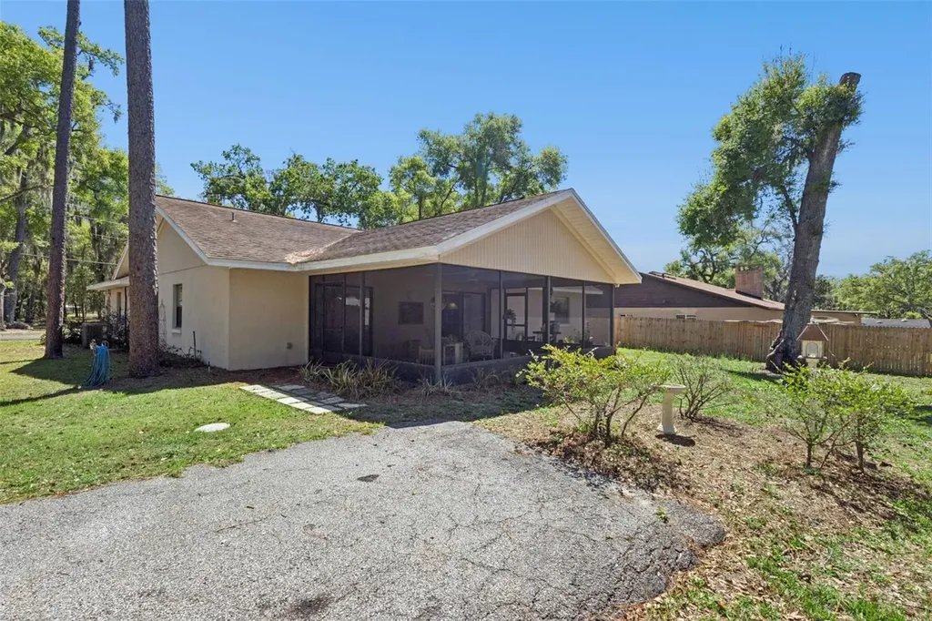 504 County Road 468 Fruitland Park FL 34731