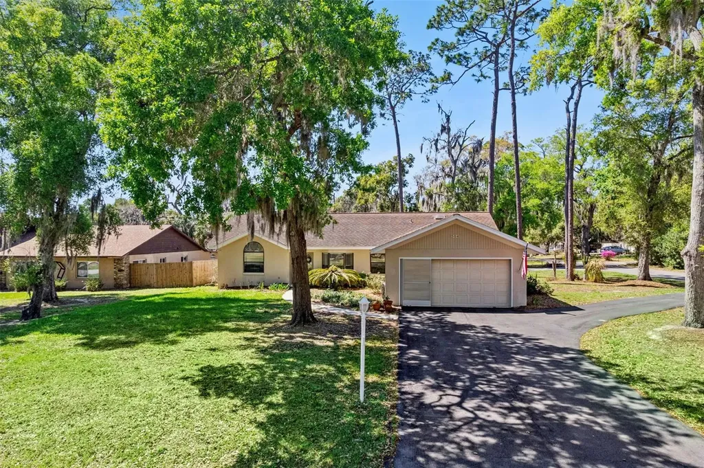 504 County Road 468 Fruitland Park FL 34731