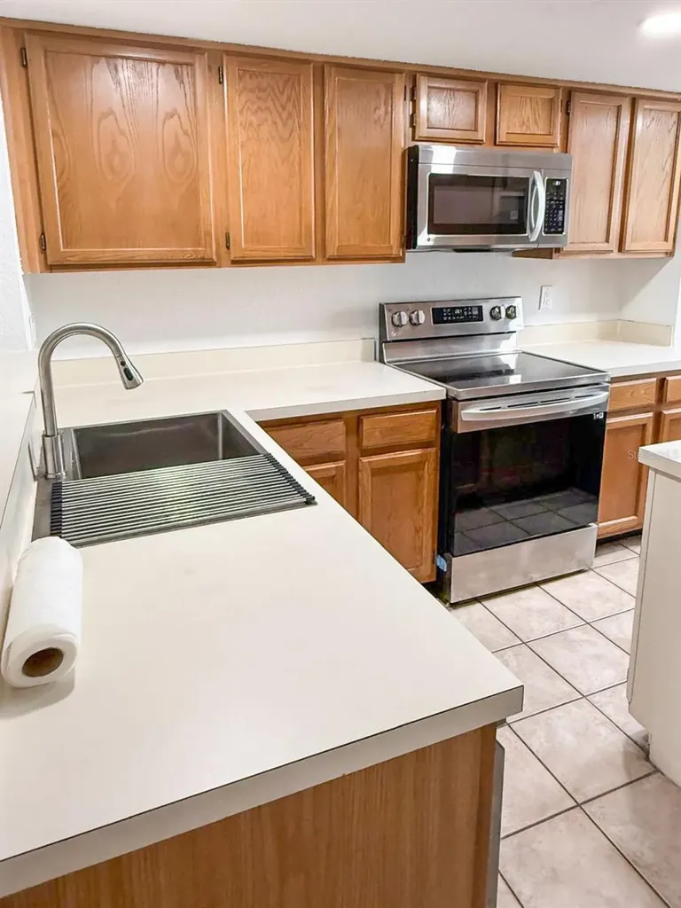 7522 Hollowell Drive Tampa FL 33615