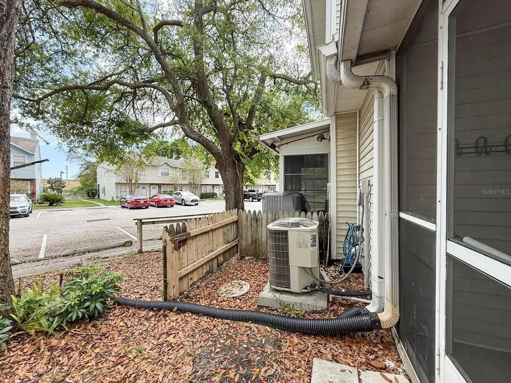 7522 Hollowell Drive Tampa FL 33615