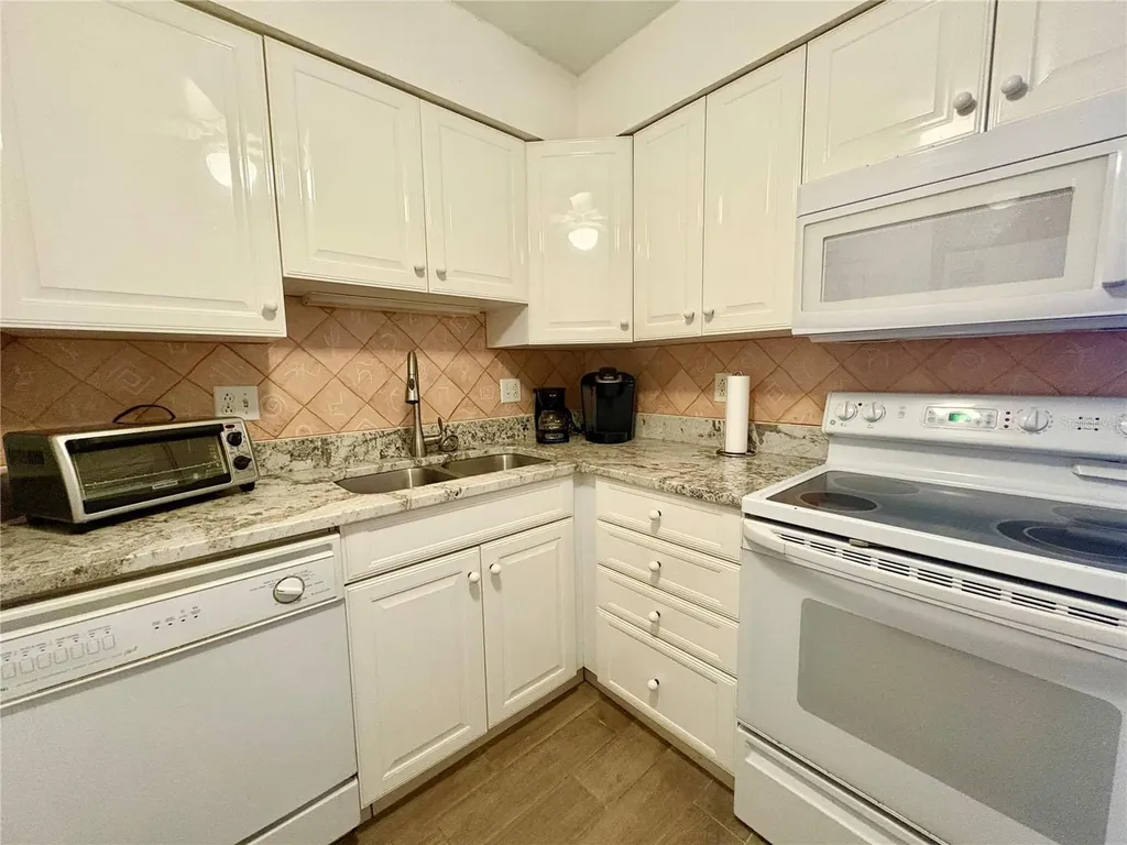 722 S Boulevard Of The Presidents Sarasota FL 34236