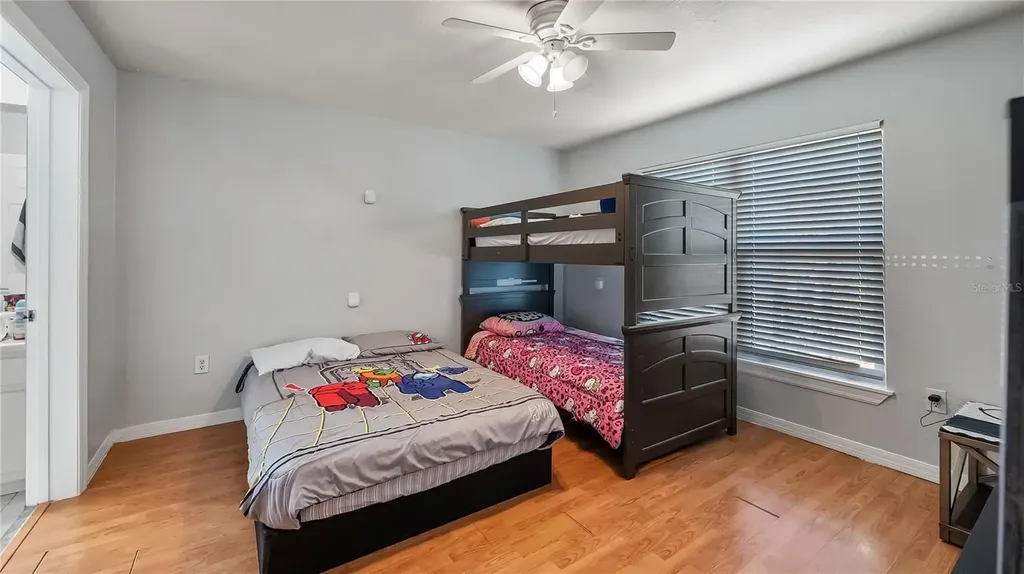 5483 Vineland Road Orlando FL 32811