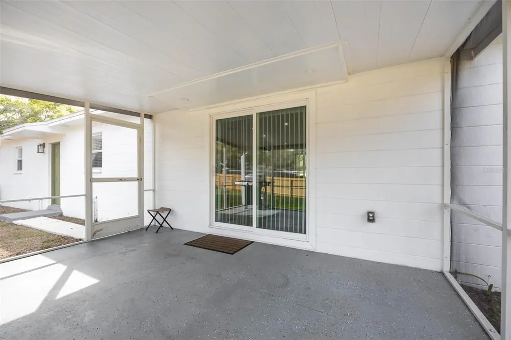 102 W Anglewood Drive Brandon FL 33511