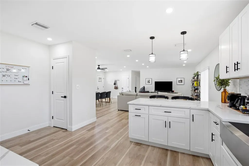 102 W Anglewood Drive Brandon FL 33511