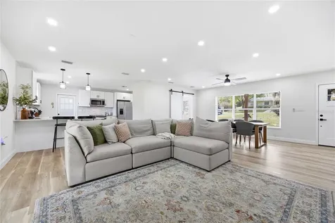 102 W Anglewood Drive Brandon FL 33511