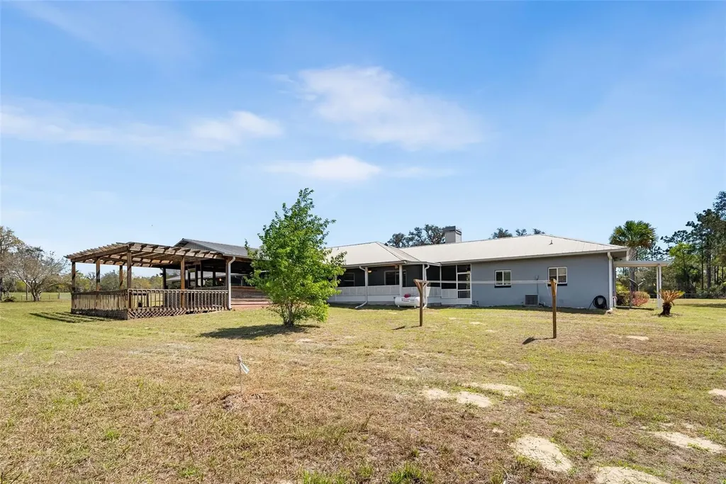 7450 SE State Road 121 Morriston FL 32668