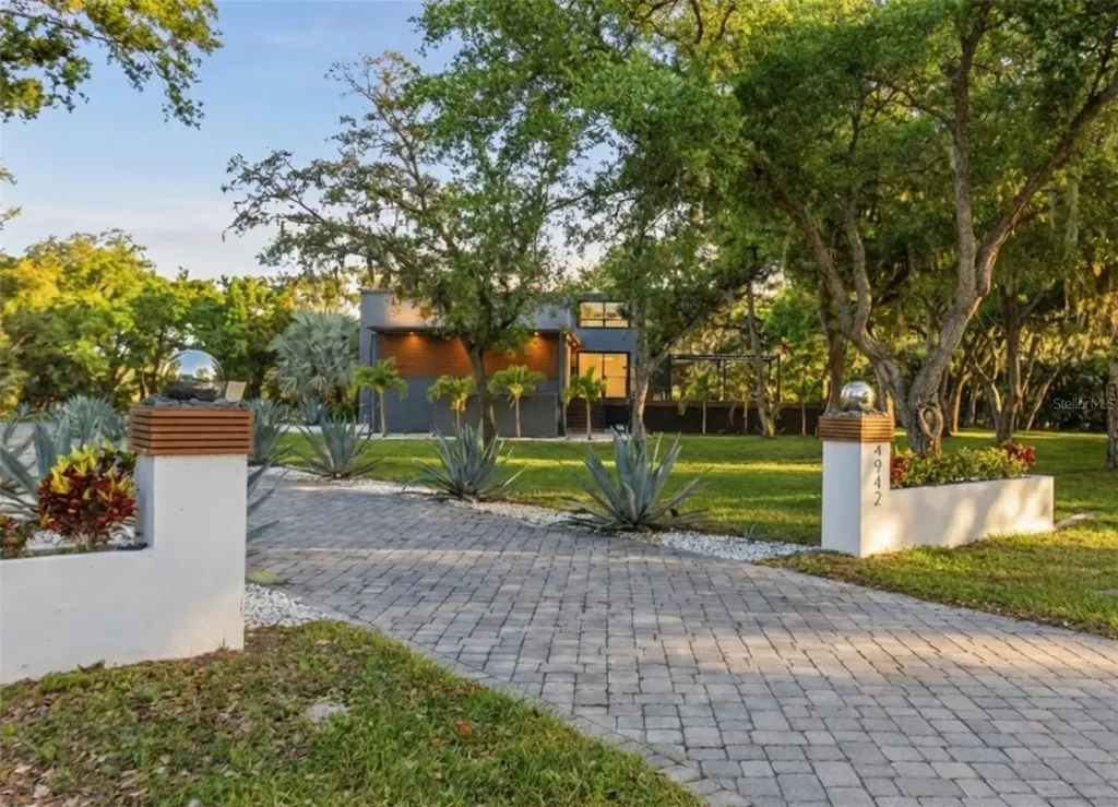 4942 Hubner Circle Sarasota FL 34241