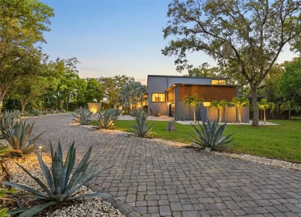 4942 Hubner Circle Sarasota FL 34241