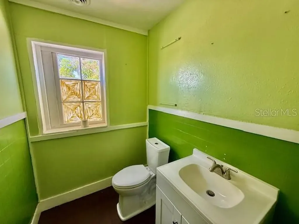 323 N Delaware Avenue Deland FL 32720