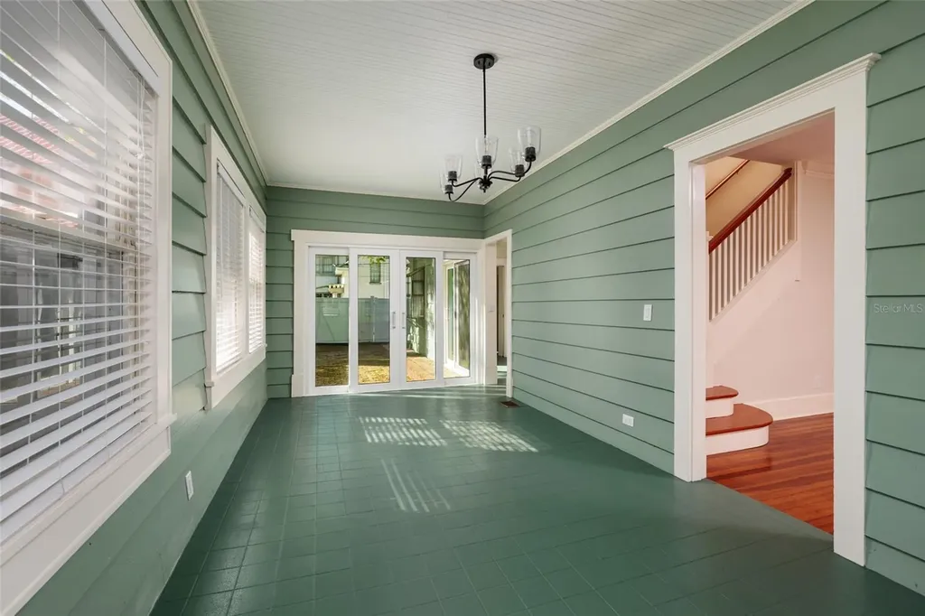 756 17th Avenue NE St Petersburg FL 33704