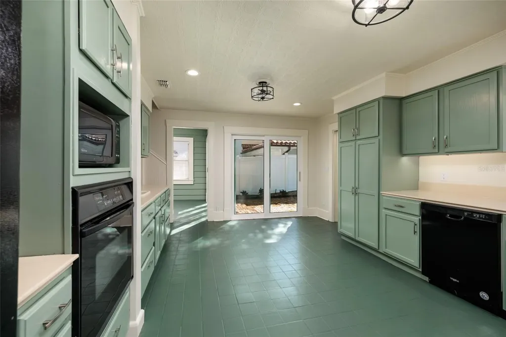 756 17th Avenue NE St Petersburg FL 33704