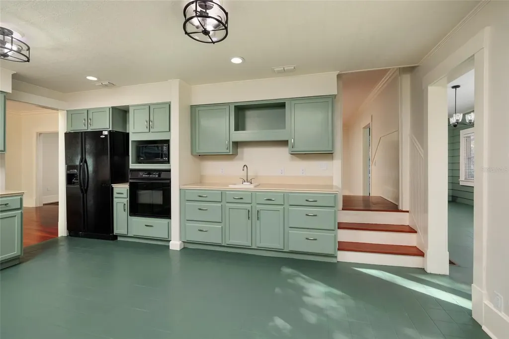 756 17th Avenue NE St Petersburg FL 33704