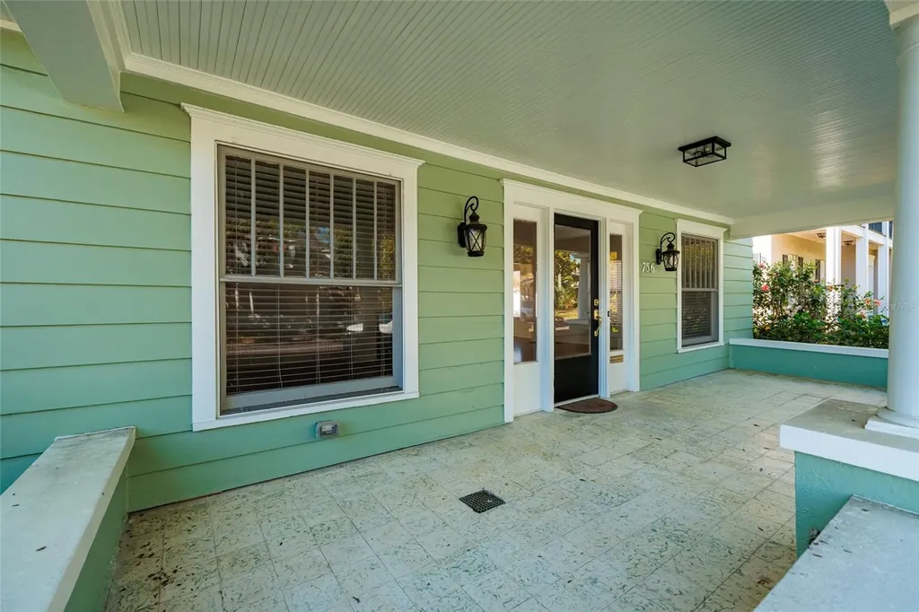 756 17th Avenue NE St Petersburg FL 33704