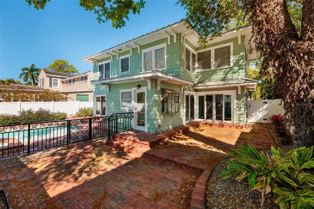 756 17th Avenue NE St Petersburg FL 33704