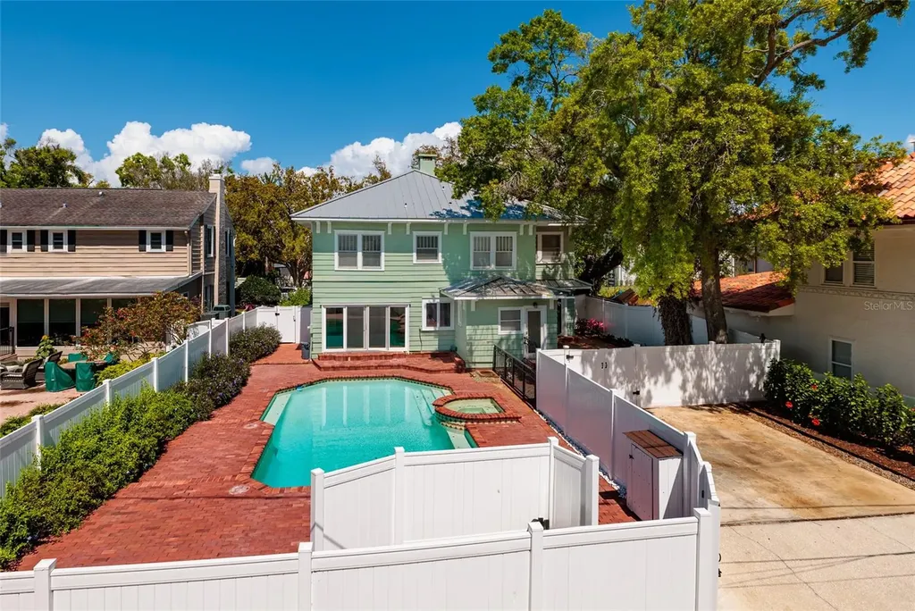 756 17th Avenue NE St Petersburg FL 33704