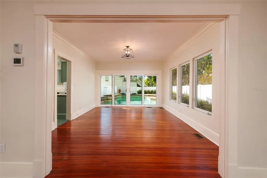 756 17th Avenue NE St Petersburg FL 33704