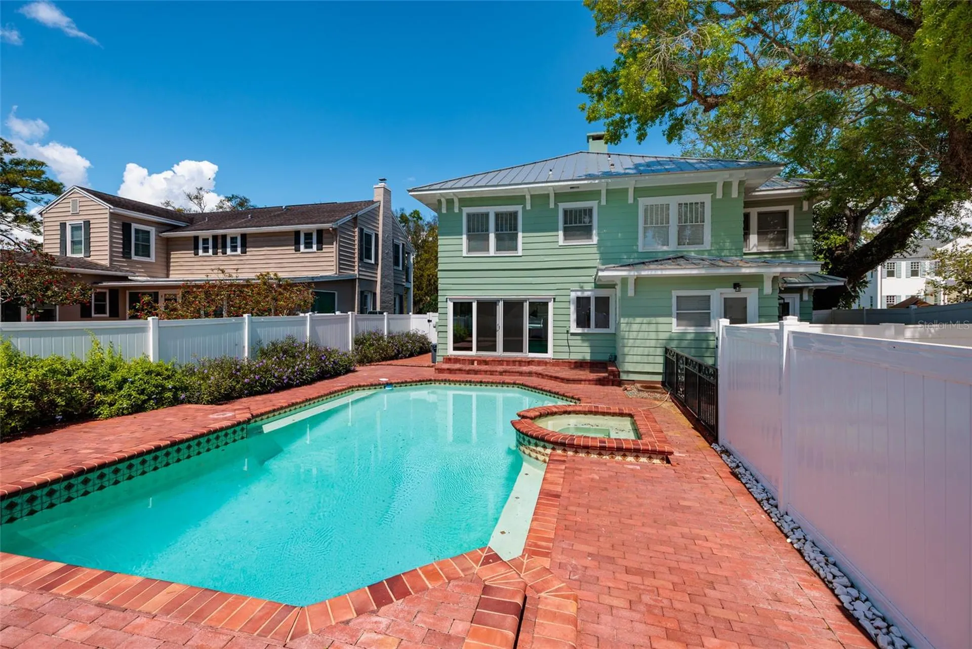 756 17th Avenue NE St Petersburg FL 33704