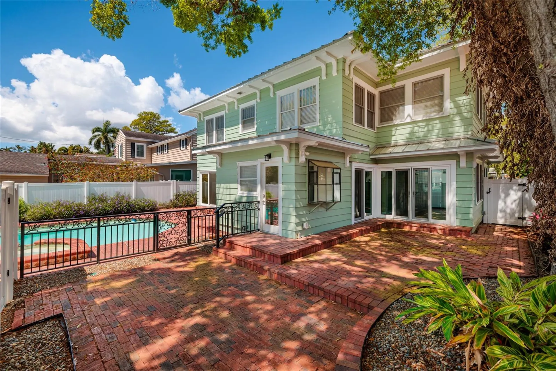 756 17th Avenue NE St Petersburg FL 33704
