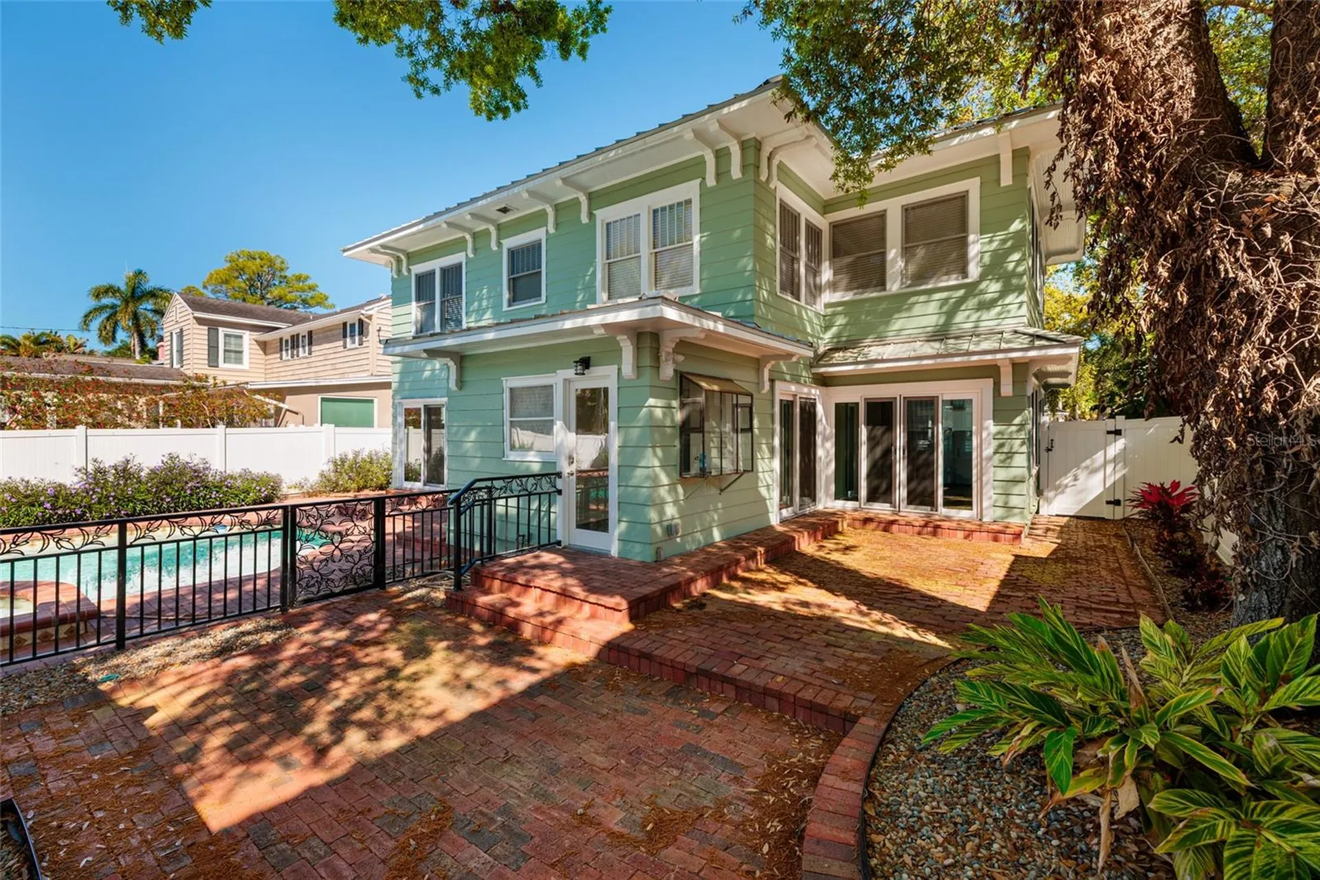 756 17th Avenue NE St Petersburg FL 33704