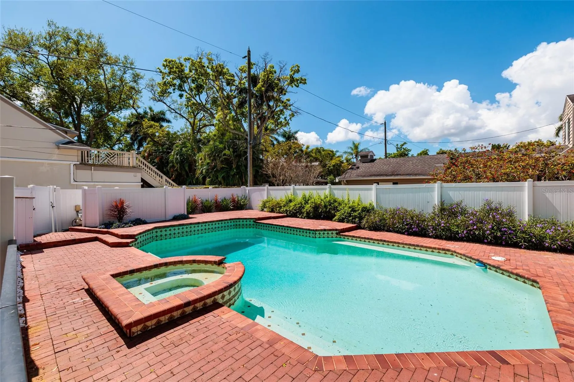756 17th Avenue NE St Petersburg FL 33704