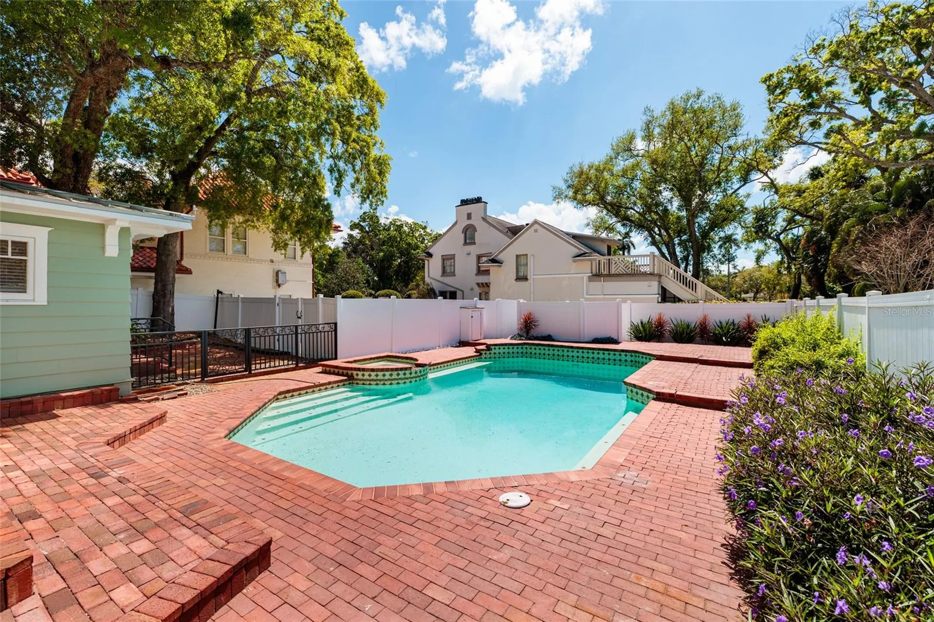 756 17th Avenue NE St Petersburg FL 33704