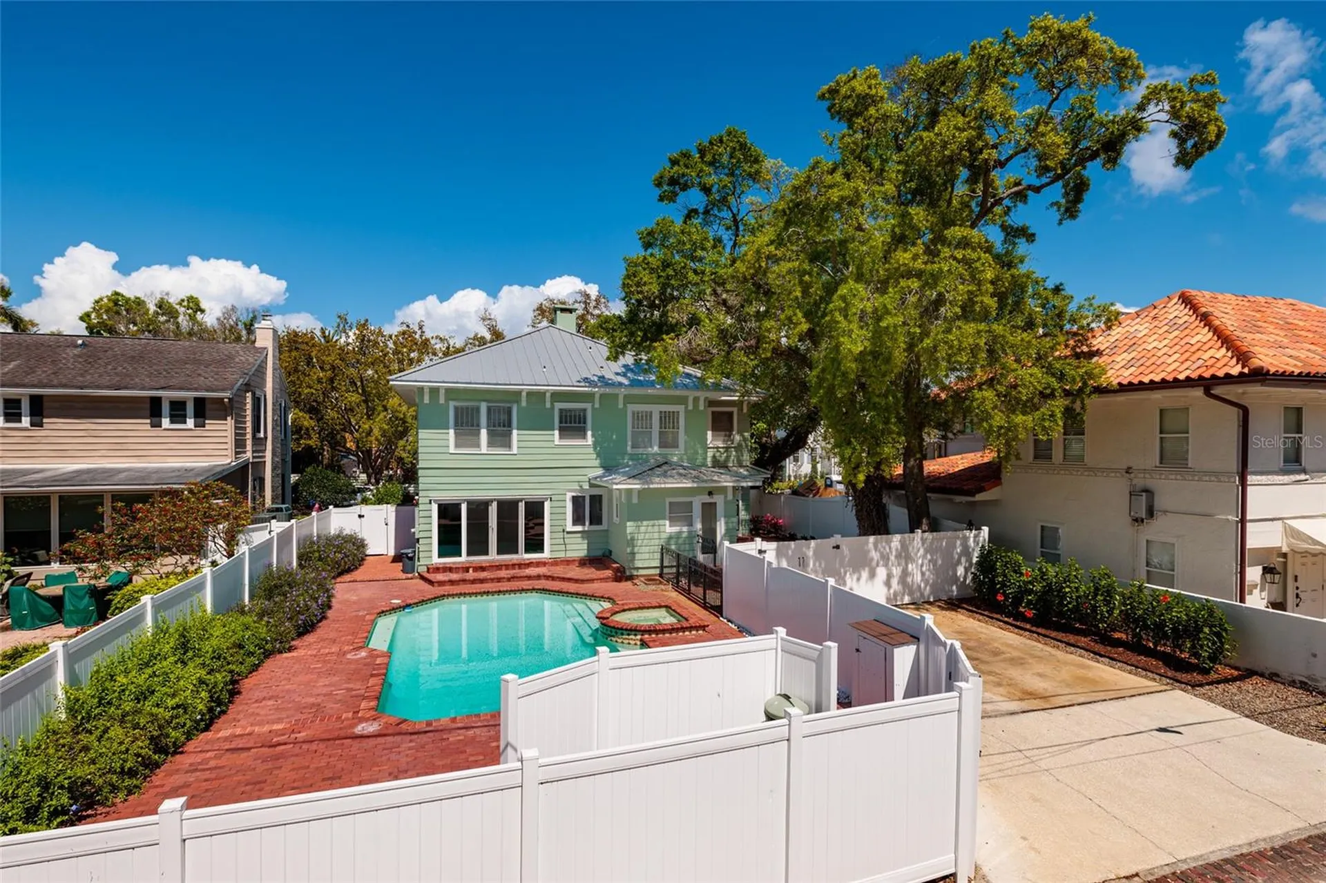 756 17th Avenue NE St Petersburg FL 33704