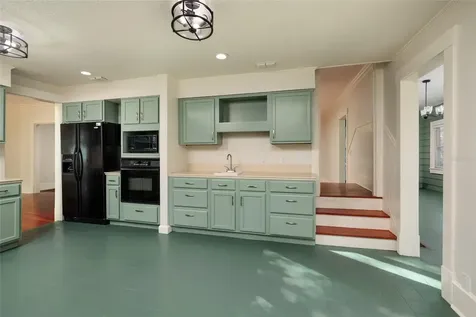 756 17th Avenue NE St Petersburg FL 33704