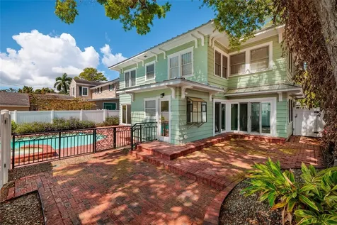 756 17th Avenue NE St Petersburg FL 33704