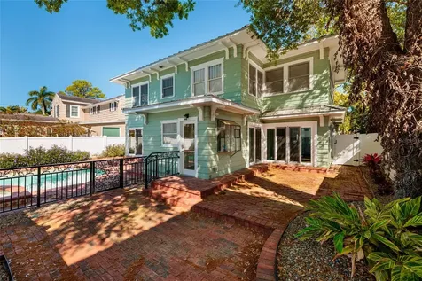 756 17th Avenue NE St Petersburg FL 33704