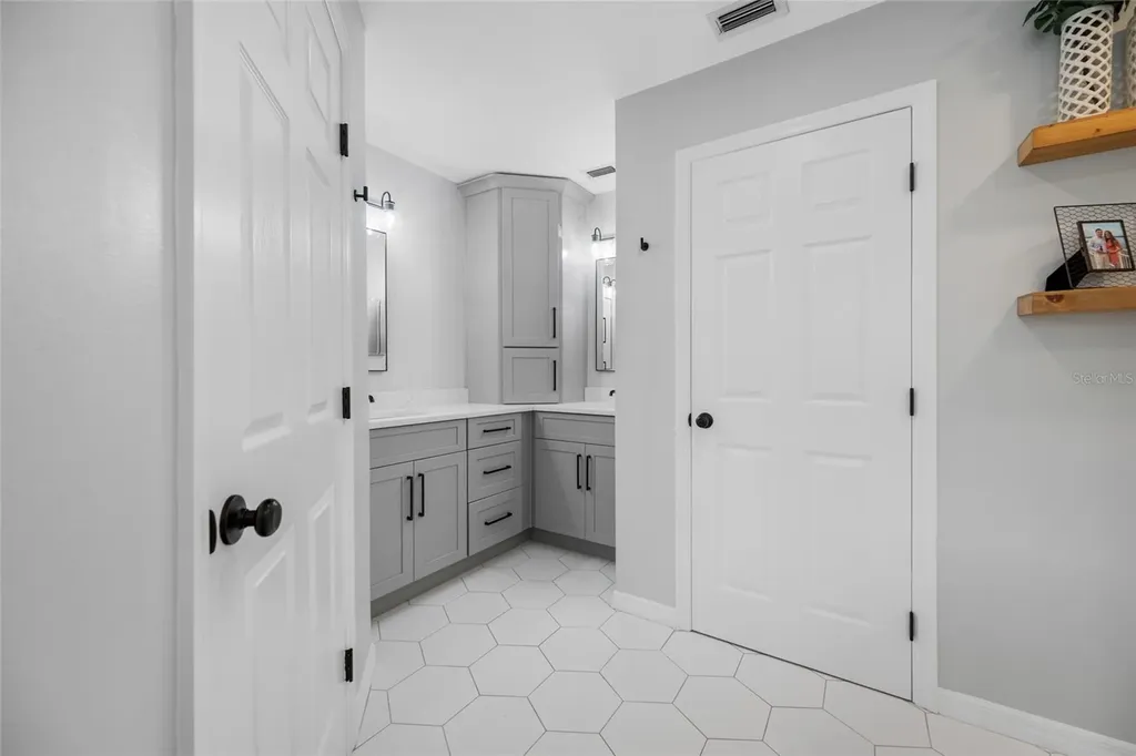2808 Southpointe Lane Tampa FL 33611