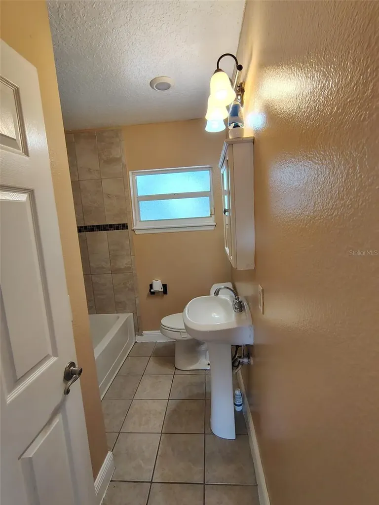 902 N Thacker Avenue Kissimmee FL 34741