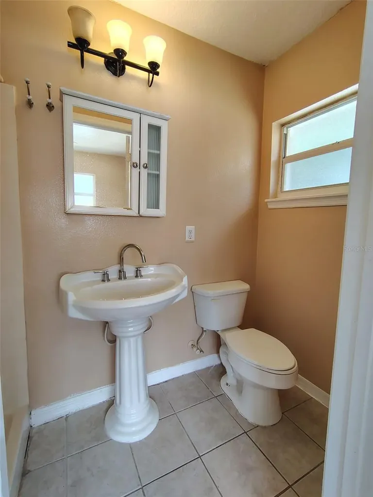 902 N Thacker Avenue Kissimmee FL 34741