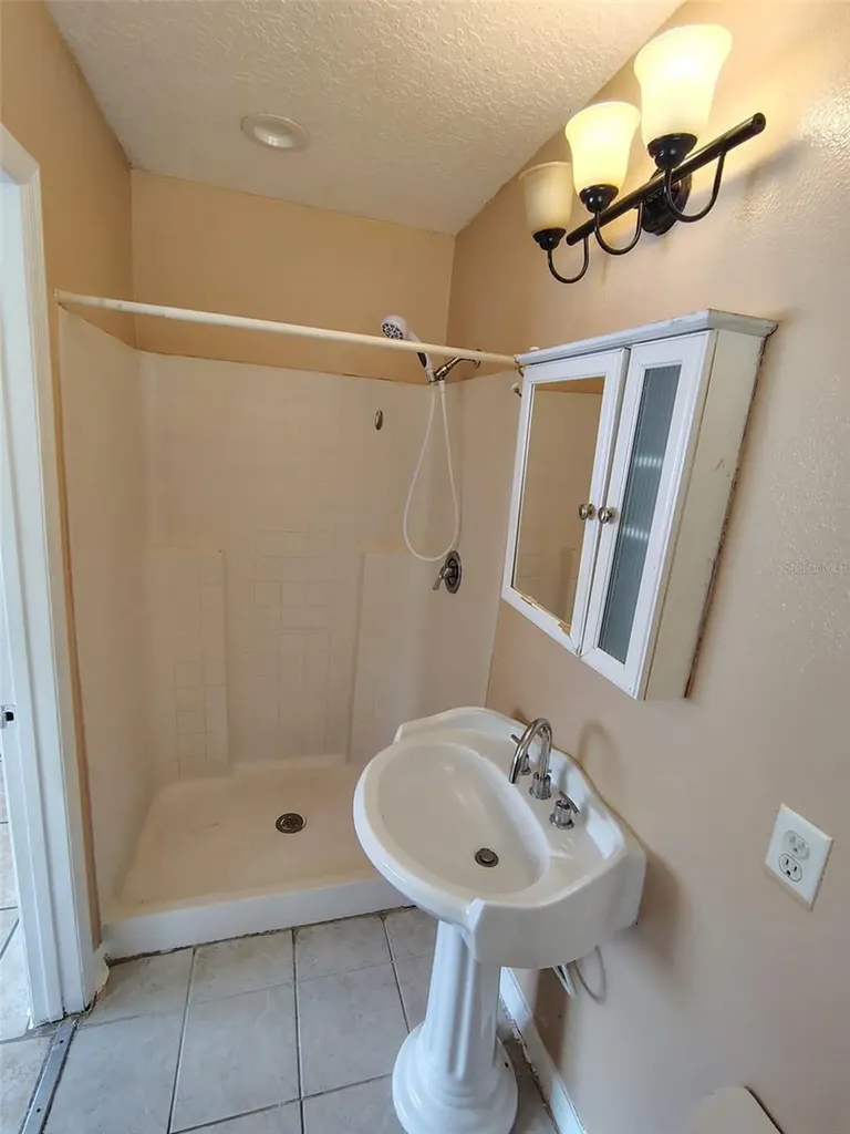 902 N Thacker Avenue Kissimmee FL 34741
