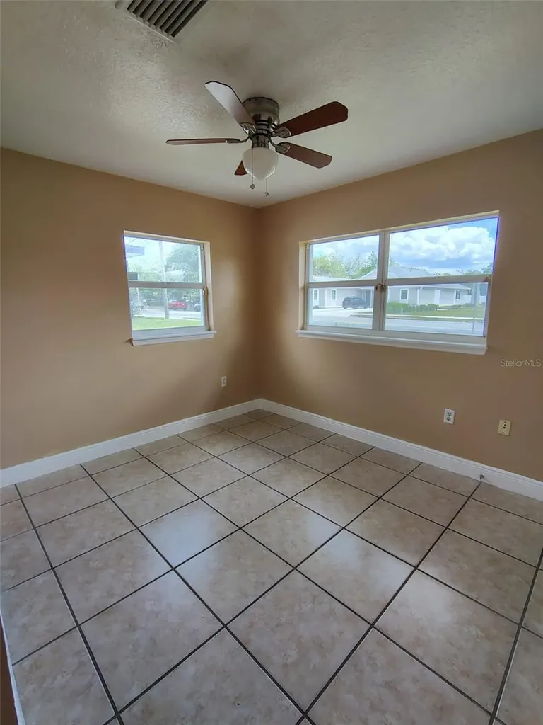 902 N Thacker Avenue Kissimmee FL 34741