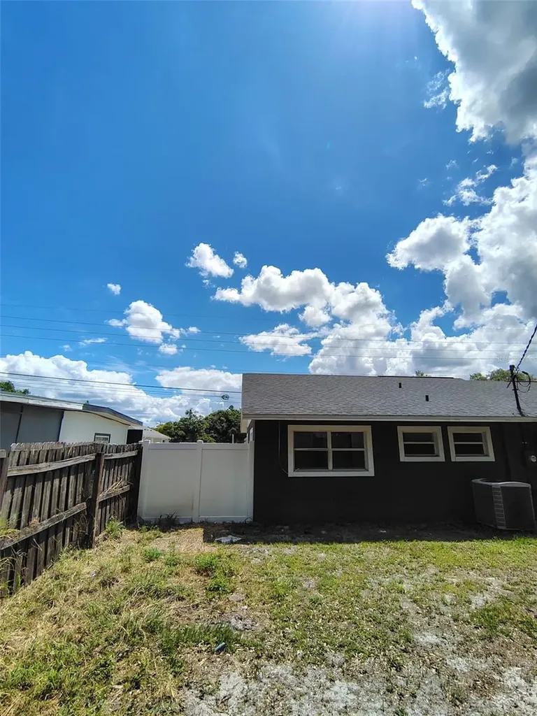 902 N Thacker Avenue Kissimmee FL 34741