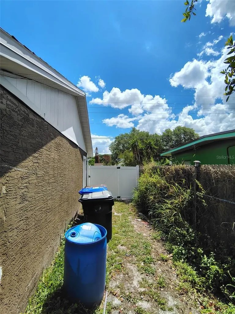 902 N Thacker Avenue Kissimmee FL 34741